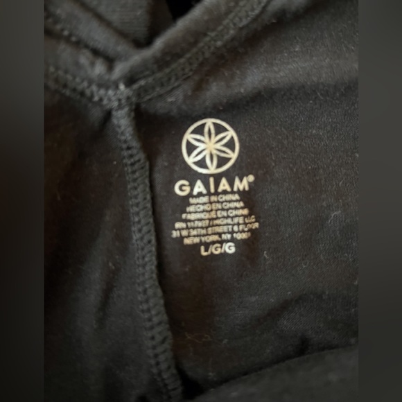 Black tank - Picture 3 of 3